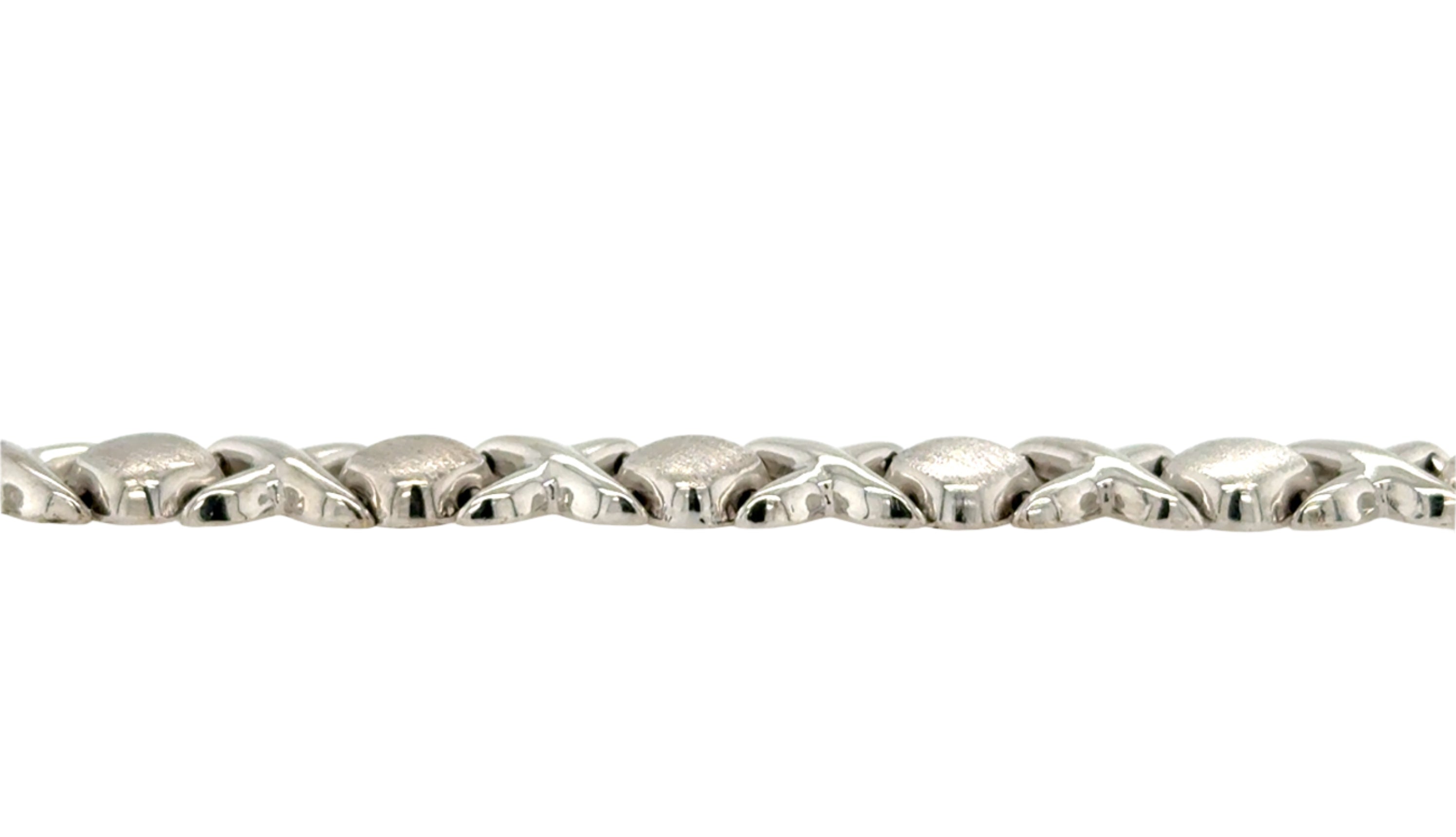 9ct White Gold 7 Inch Fancy Kiss Link Bracelet - 10.50g